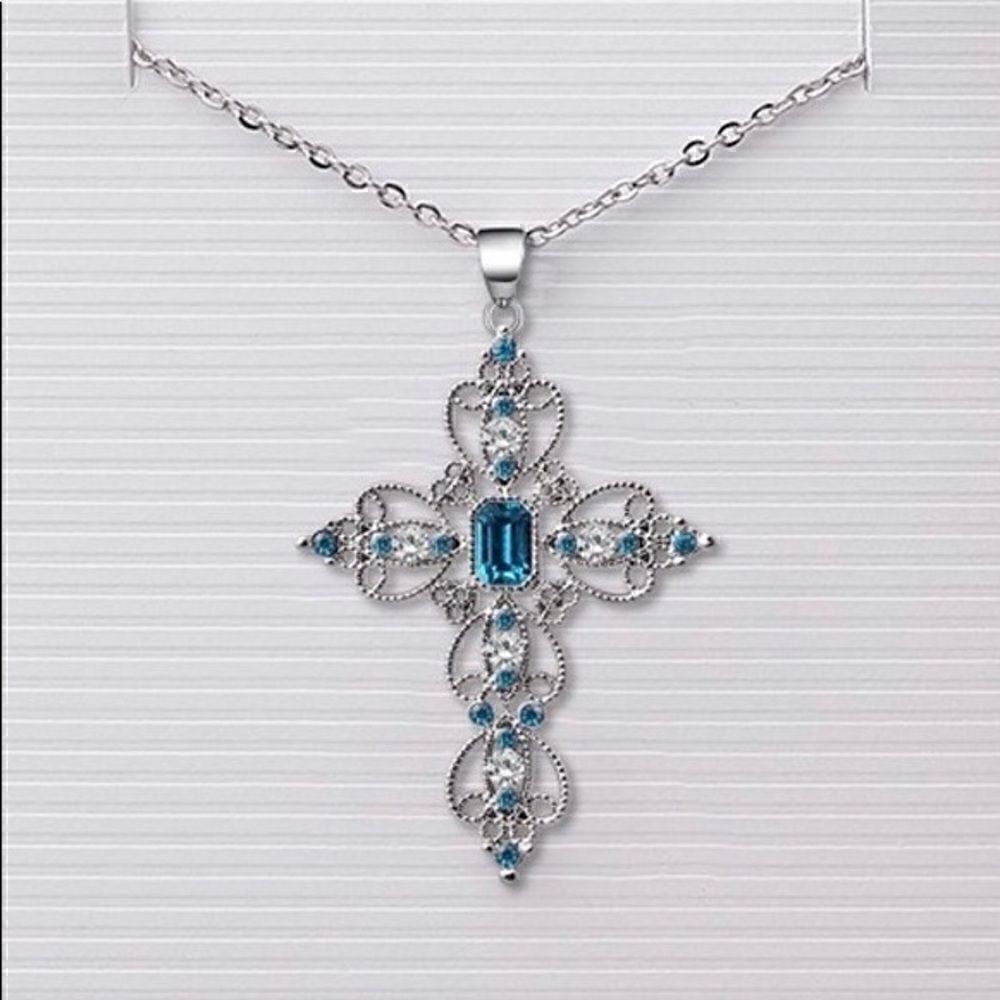 💙 New rhinestone and silver cross necklace 💙